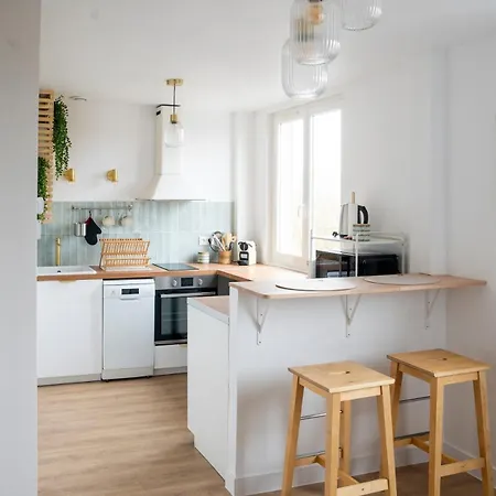 Sur Les Quais קאין